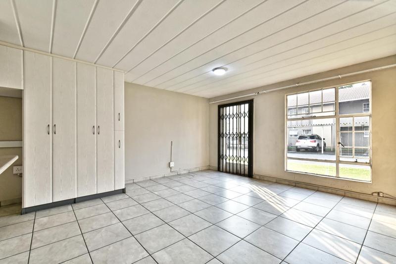 2 Bedroom Property for Sale in Verwoerdpark Gauteng