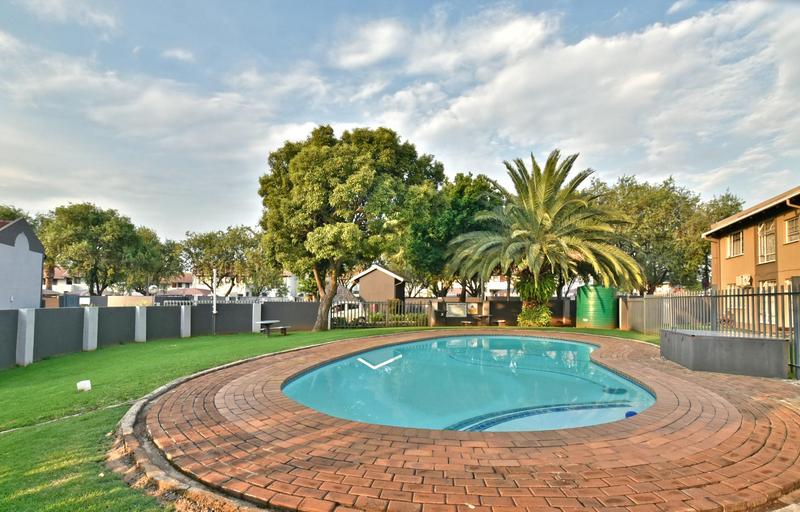 2 Bedroom Property for Sale in Verwoerdpark Gauteng