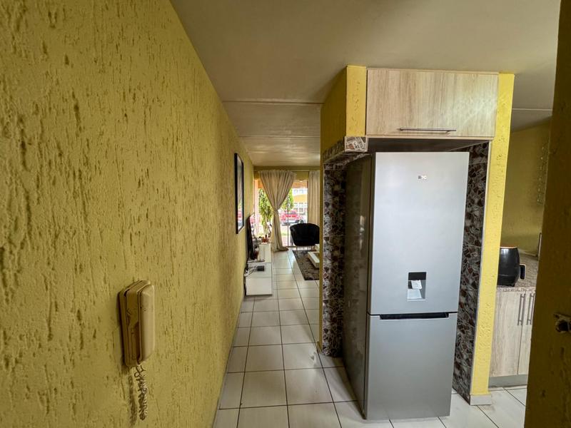 2 Bedroom Property for Sale in Mondeor Gauteng