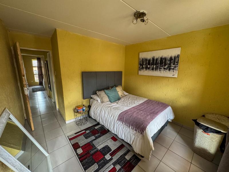 2 Bedroom Property for Sale in Mondeor Gauteng
