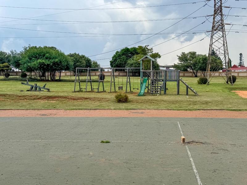 2 Bedroom Property for Sale in Mondeor Gauteng