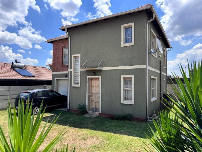4 Bedroom Property for Sale in Albertsdal Gauteng