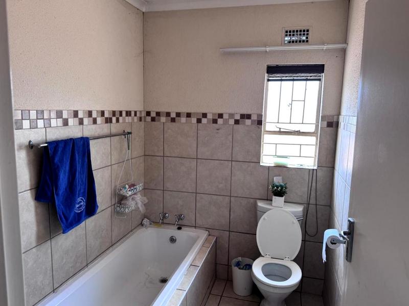 4 Bedroom Property for Sale in Albertsdal Gauteng