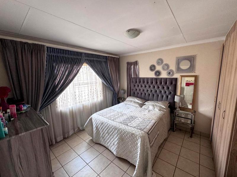 4 Bedroom Property for Sale in Albertsdal Gauteng