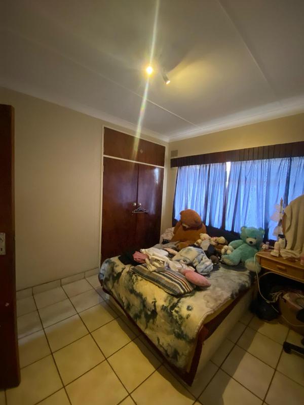 7 Bedroom Property for Sale in Selcourt Gauteng
