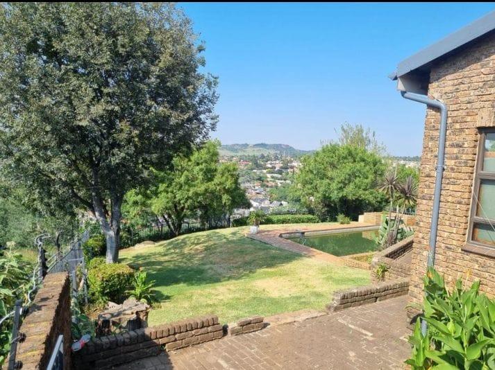 5 Bedroom Property for Sale in Mondeor Gauteng