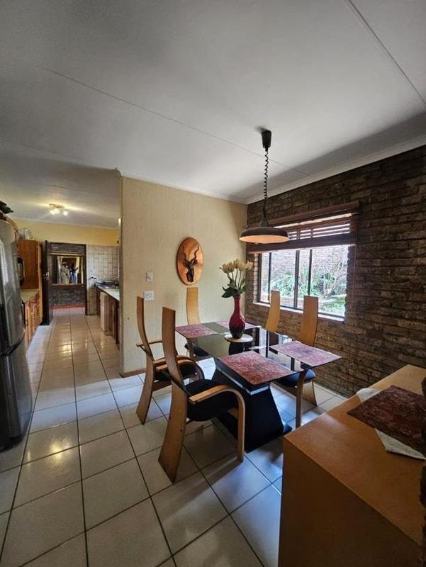 5 Bedroom Property for Sale in Mondeor Gauteng