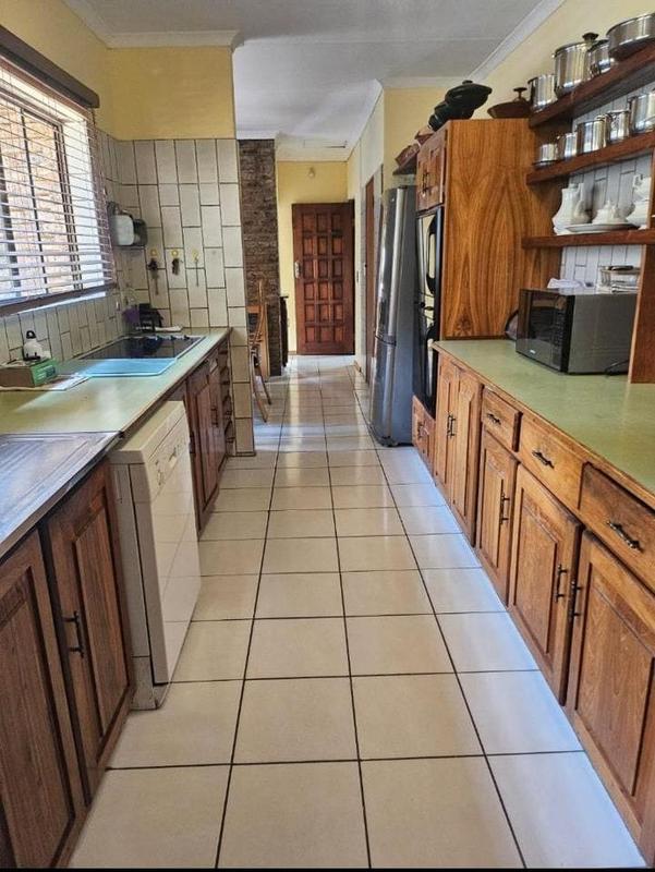 5 Bedroom Property for Sale in Mondeor Gauteng