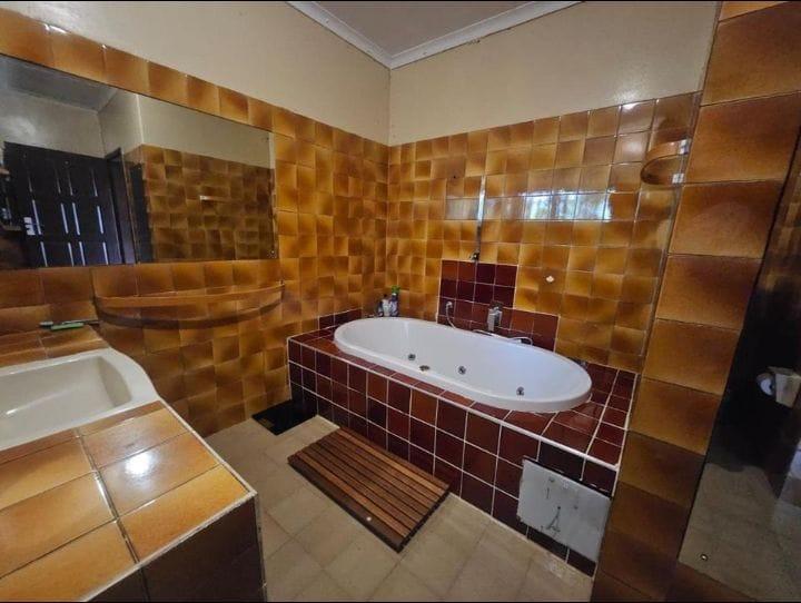5 Bedroom Property for Sale in Mondeor Gauteng