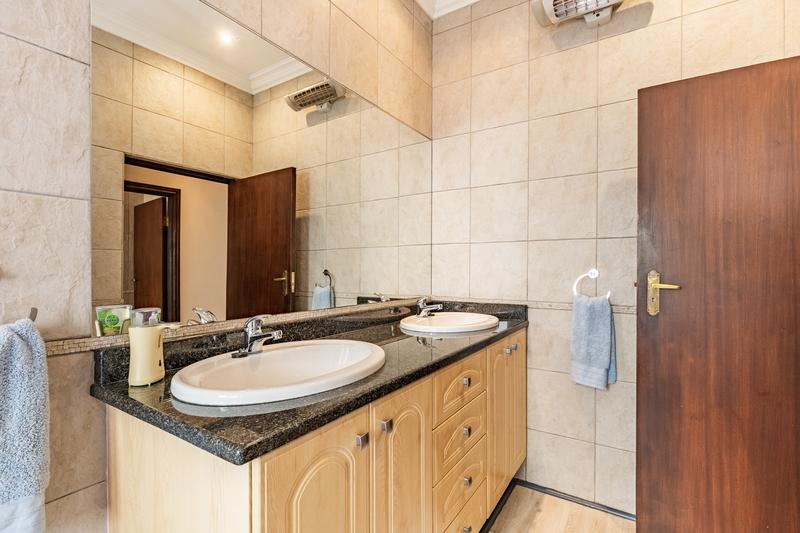 4 Bedroom Property for Sale in Waterkloof Ridge Gauteng