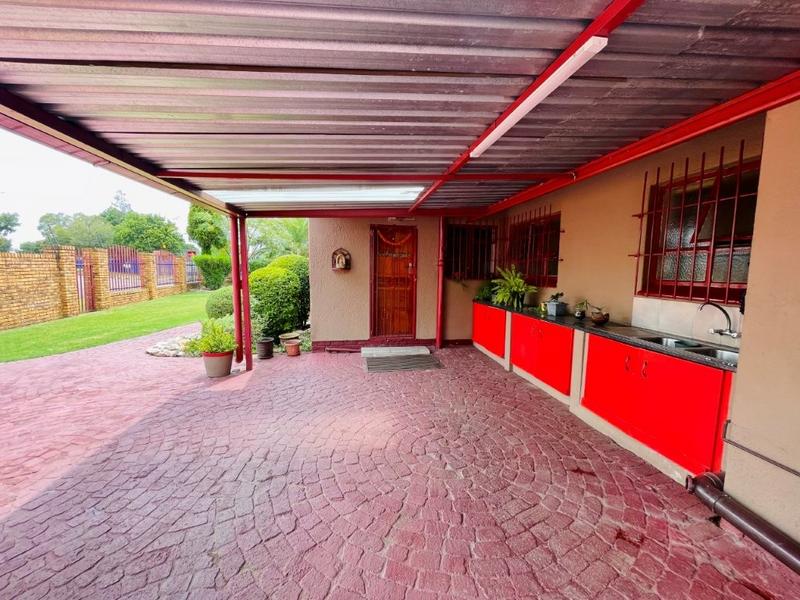 4 Bedroom Property for Sale in Brackenhurst Gauteng