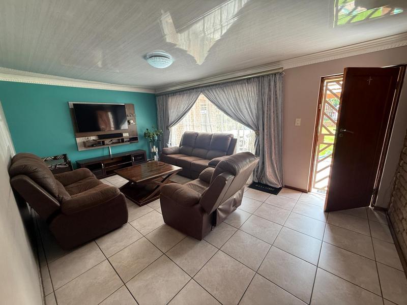 6 Bedroom Property for Sale in The Reeds Gauteng