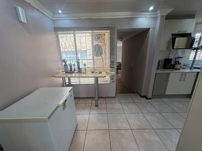 6 Bedroom Property for Sale in The Reeds Gauteng