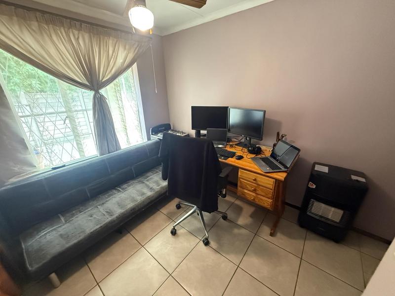 6 Bedroom Property for Sale in The Reeds Gauteng