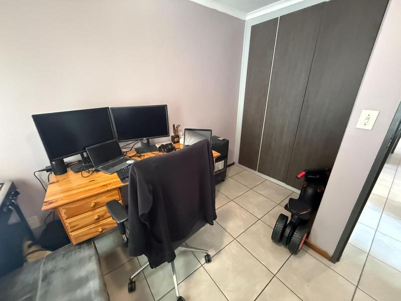 6 Bedroom Property for Sale in The Reeds Gauteng