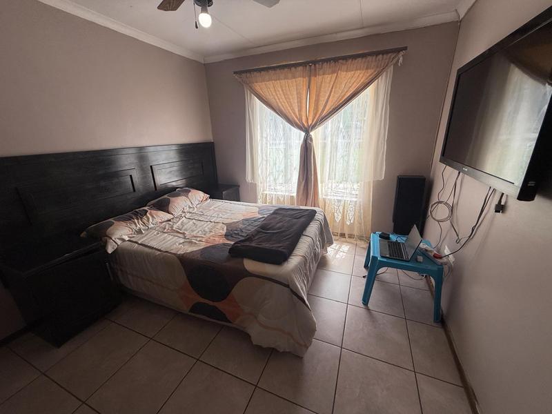 6 Bedroom Property for Sale in The Reeds Gauteng