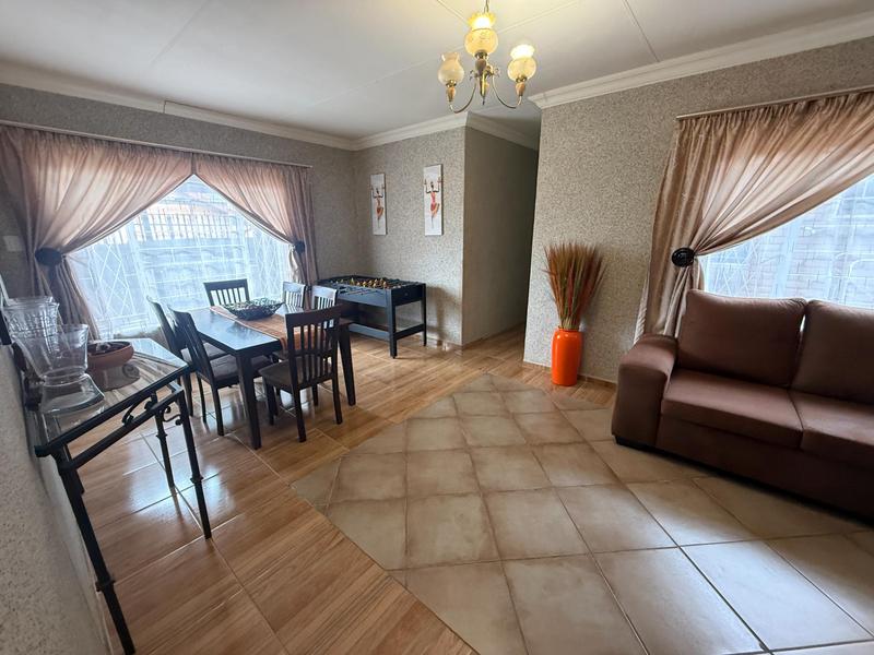 6 Bedroom Property for Sale in The Reeds Gauteng