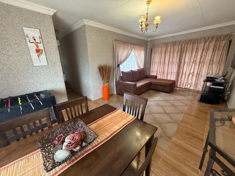 6 Bedroom Property for Sale in The Reeds Gauteng