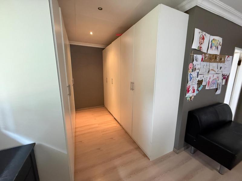 6 Bedroom Property for Sale in The Reeds Gauteng