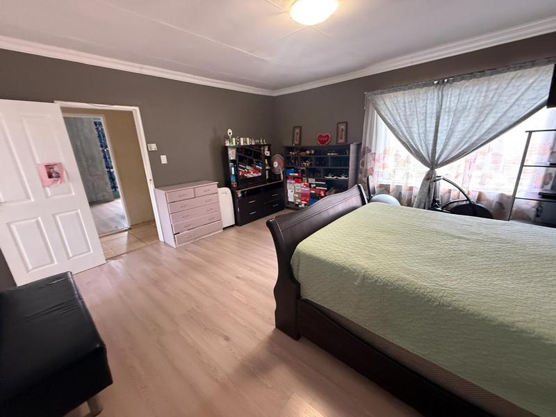 6 Bedroom Property for Sale in The Reeds Gauteng