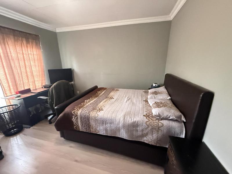 6 Bedroom Property for Sale in The Reeds Gauteng