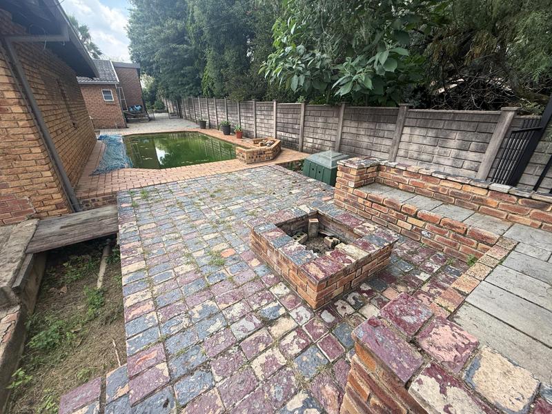 6 Bedroom Property for Sale in The Reeds Gauteng