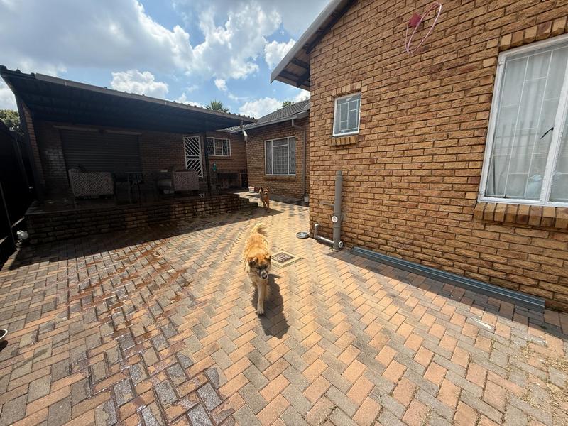 6 Bedroom Property for Sale in The Reeds Gauteng