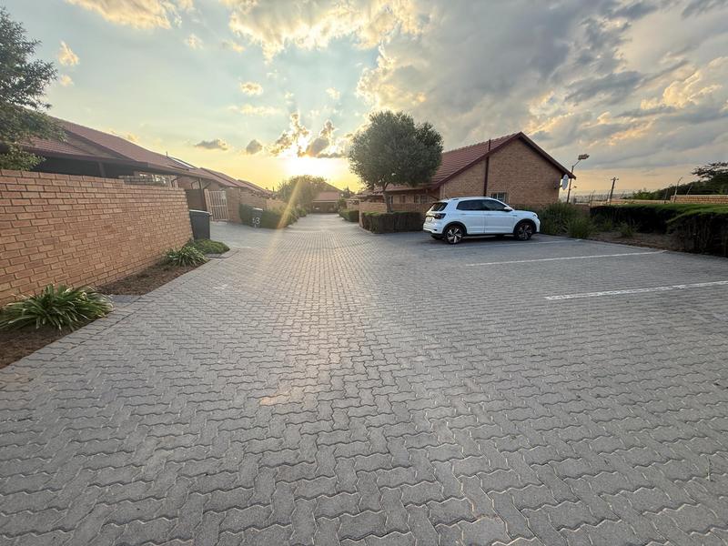 2 Bedroom Property for Sale in The Reeds Gauteng