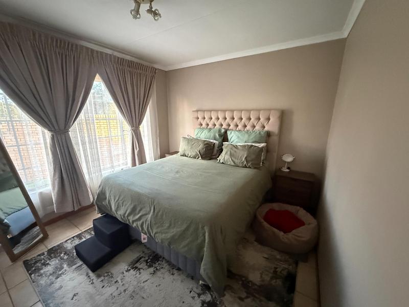 2 Bedroom Property for Sale in The Reeds Gauteng
