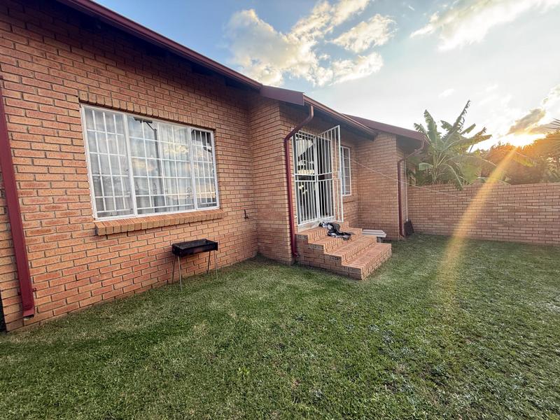 2 Bedroom Property for Sale in The Reeds Gauteng