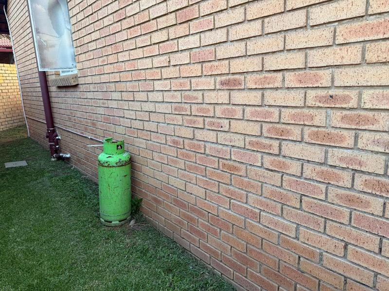 2 Bedroom Property for Sale in The Reeds Gauteng