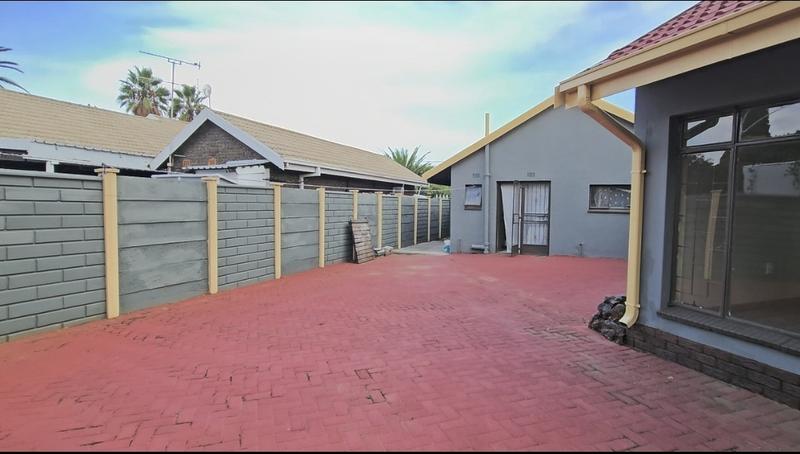 3 Bedroom Property for Sale in Sonland Park Gauteng