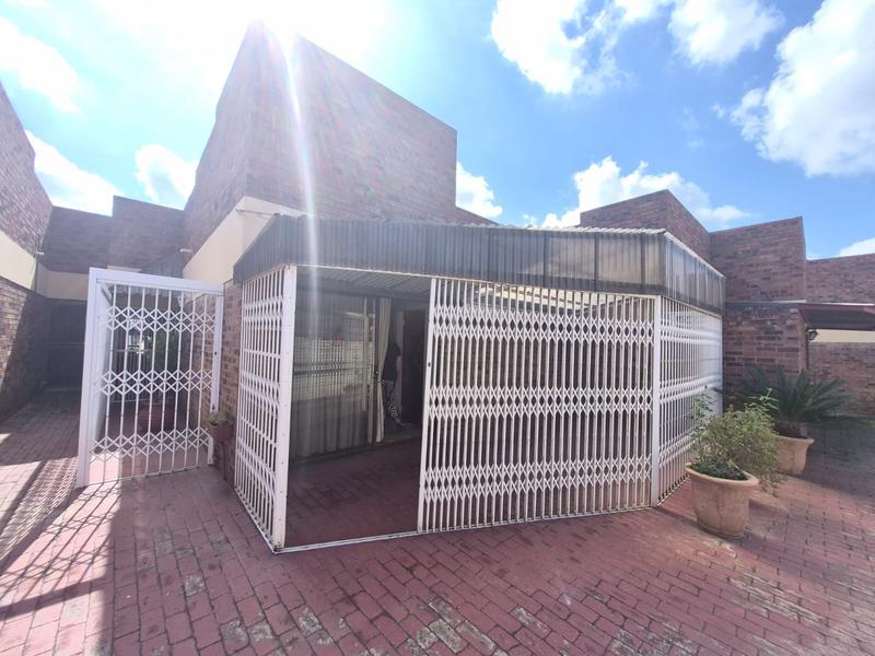 2 Bedroom Property for Sale in Vanderbijlpark Cw 6 Gauteng