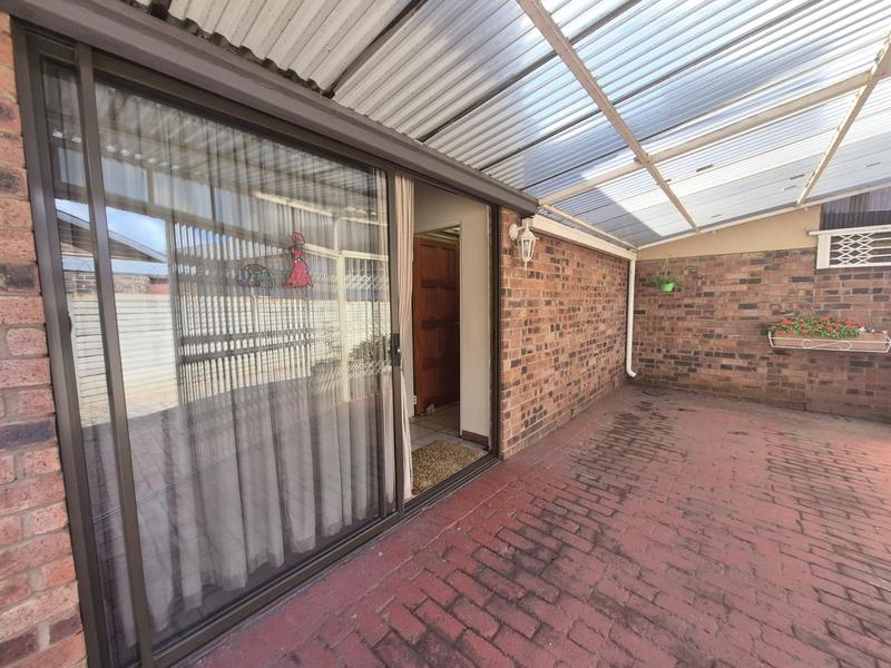 2 Bedroom Property for Sale in Vanderbijlpark Cw 6 Gauteng