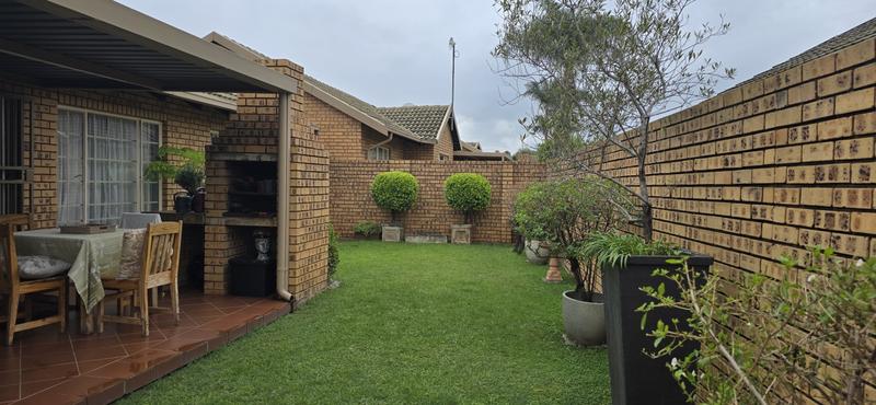 To Let 2 Bedroom Property for Rent in Die Wilgers Gauteng