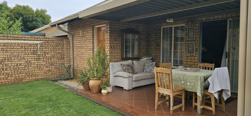 To Let 2 Bedroom Property for Rent in Die Wilgers Gauteng