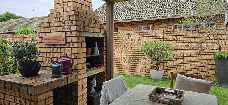 To Let 2 Bedroom Property for Rent in Die Wilgers Gauteng