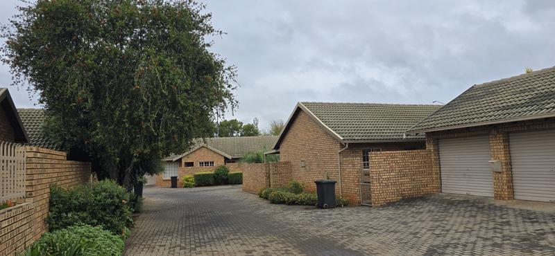 To Let 2 Bedroom Property for Rent in Die Wilgers Gauteng