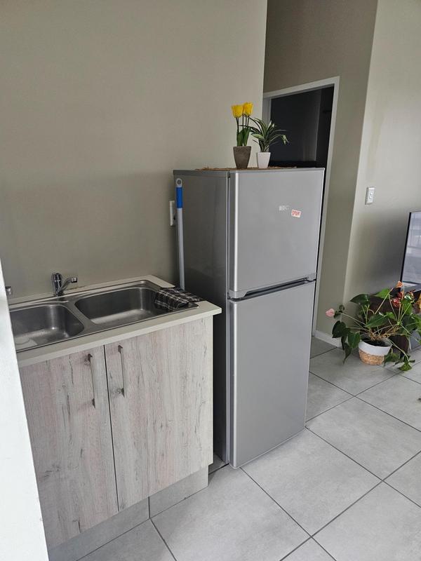 1 Bedroom Property for Sale in Grand Central Gauteng