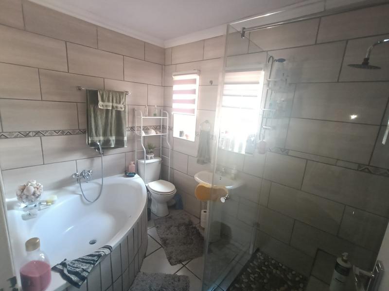 4 Bedroom Property for Sale in Strubenvale Gauteng