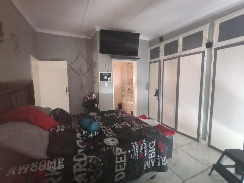 4 Bedroom Property for Sale in Strubenvale Gauteng