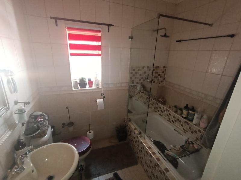 4 Bedroom Property for Sale in Strubenvale Gauteng