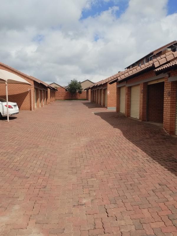 2 Bedroom Property for Sale in Noordwyk Gauteng