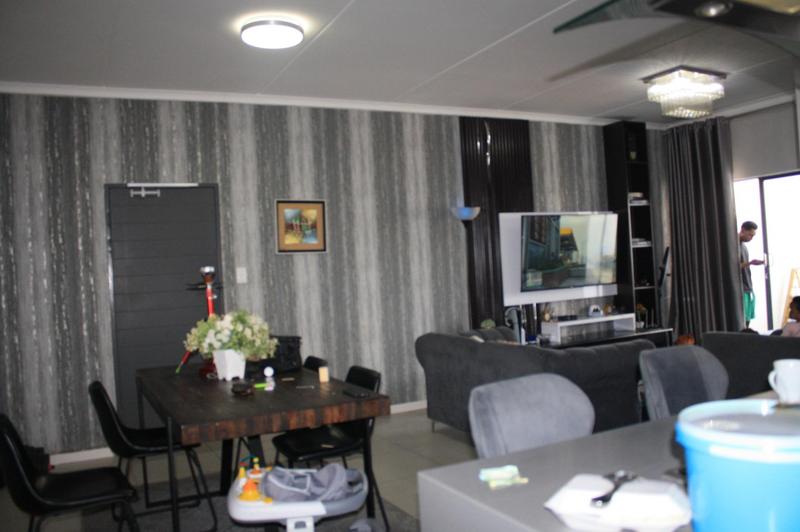 3 Bedroom Property for Sale in Erand Gardens Gauteng