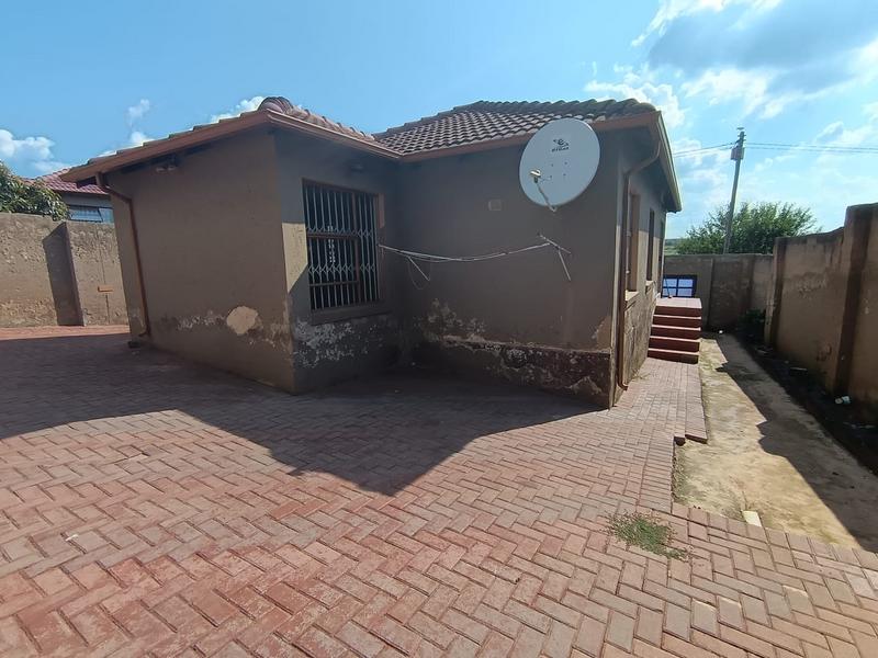 3 Bedroom Property for Sale in Clayville Gauteng