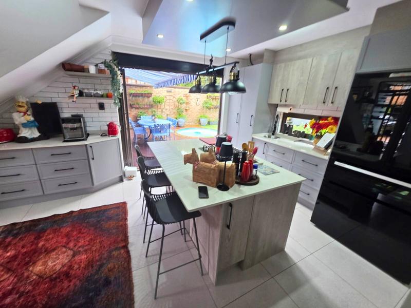 4 Bedroom Property for Sale in Faerie Glen Gauteng