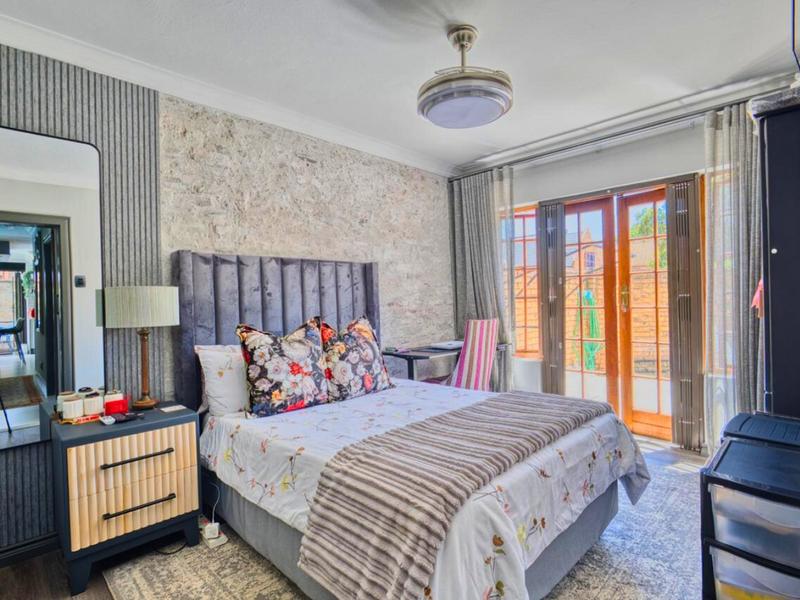 4 Bedroom Property for Sale in Faerie Glen Gauteng