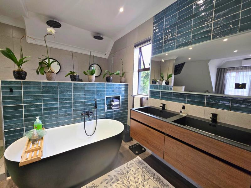 4 Bedroom Property for Sale in Faerie Glen Gauteng