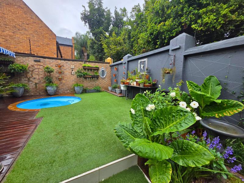 4 Bedroom Property for Sale in Faerie Glen Gauteng