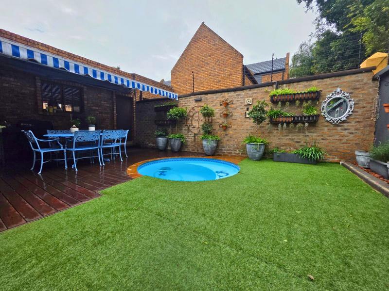 4 Bedroom Property for Sale in Faerie Glen Gauteng